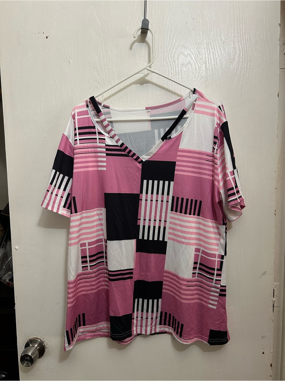 Women’s Pink Geometric V-Neck Top
